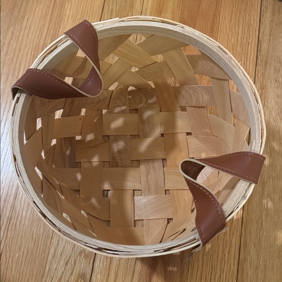 NWT, Threshold storage basket with faux leather handles - Picture 3 of 4